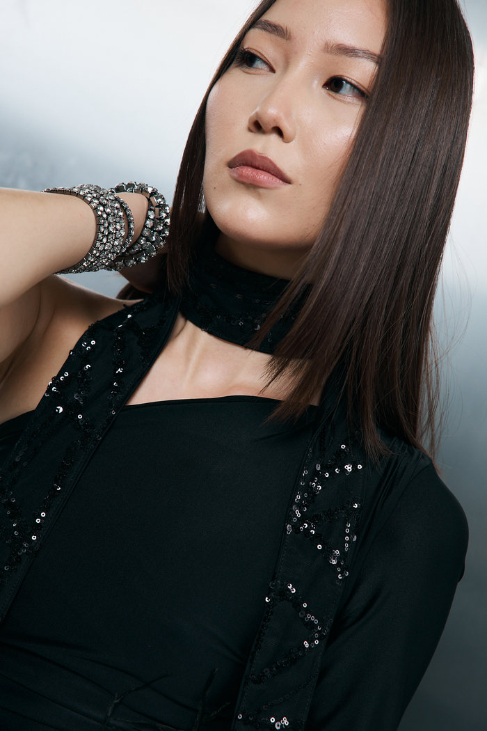 VENICE ELASTIC MIDI DRESS WITH FEATHERS AND EMBROIDERED IN NOIR