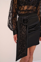 KORONKOWA SUKIENKA MINI Z ODPINANĄ RÓŻĄ MALE NOIR 