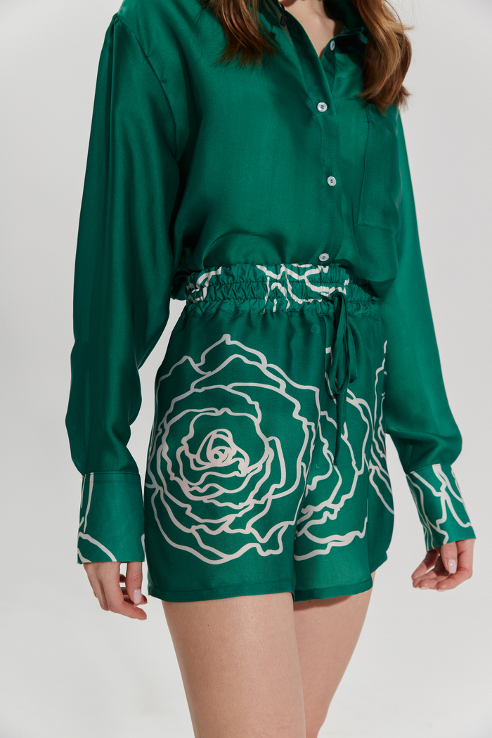 CANNES ROSE SHORTS IN EMERALD GREEN